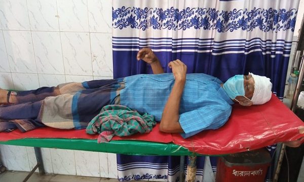 মোংলায় জমি সংক্রান্ত বিরোধে ইলেকট্রিক ব্যবসায়ীকে পিটিয়ে আহত