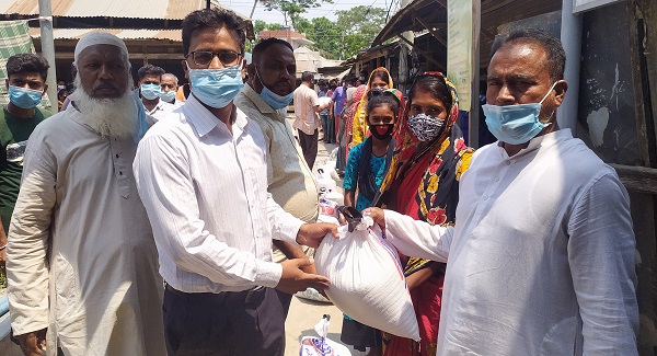 চিতলমারীতে শ্রমজীবীদের মধ্যে খাদ্য সহায়তা প্রদান