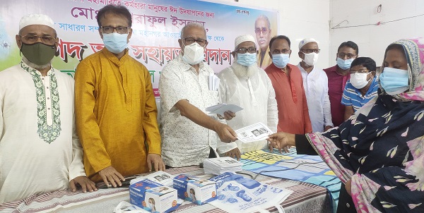 খালিশপুরে করোনা মহামারিতে কর্মহারা মানুষের মাঝে নগদ অর্থ সহায়তা