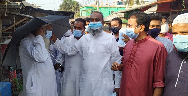 চিতলমারীতে করোনা প্রতিরোধে আওয়ামী লীগের মাস্ক বিতরণ