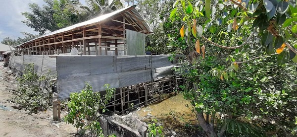 সরকারী খাল দখল করে দোকান নির্মাণ