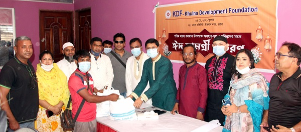ক্রা‌ন্তিকালে ঈদ সামগ্রী নিয়ে সু‌বিধাব‌ঞ্চিতদের পাশে কে‌ডিএফ