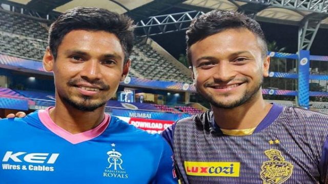 একই ফ্লাইটে আজ ফিরছেন সাকিব-মোস্তাফিজ