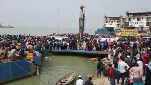 শিমুলিয়া-বাংলাবাজার রুটে যাত্রীর চাপ বাড়ছে