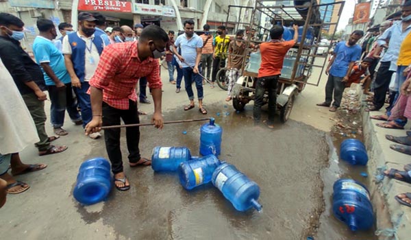 খুলনায় ছয়টি অবৈধ ড্রিংকিং ওয়াটার  কোম্পানীর জার নষ্ট করেছে বিএসটিআই