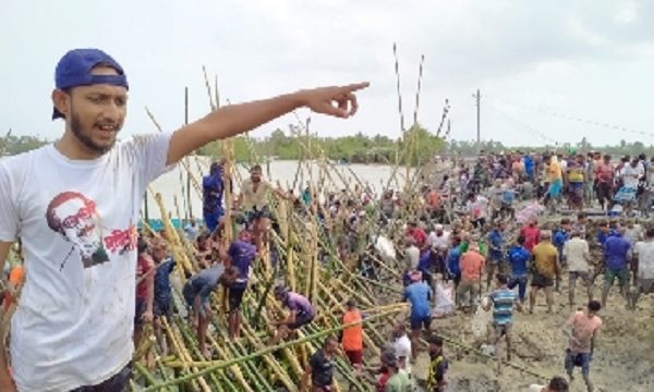 কয়রায় ঘূর্ণিঝড় ইয়াসে বেঁড়িবাঁধ মেরামতে ছাত্রলীগের অবদান প্রশংনীয়