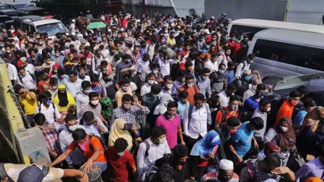 পাটুরিয়া-দৌলতদিয়া নৌরুটে সাপ্তাহিক ছুটি দিনে ঈদে ঘরে ফেরা মানুষের ঢল