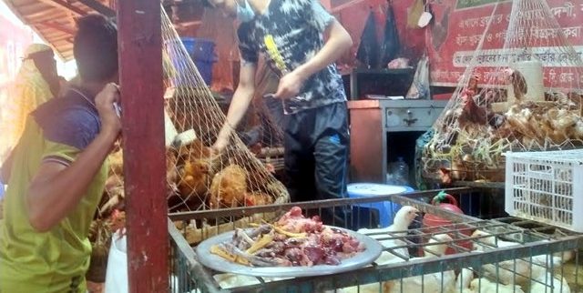 বেড়েছে মুরগি-চিনি-ডিম-পেঁয়াজের দাম, কমেছে ভোজ্যতেলের