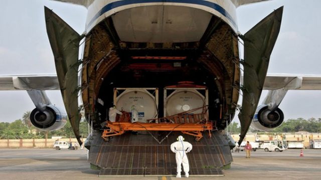 সর্ববৃহৎ কার্গো বিমানে ভারতকে অক্সিজেন প্লান্ট পাঠাল ব্রিটেন