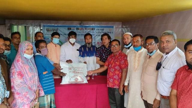 সার্ক মানবাধিকার ফাউন্ডেশনের উদ্যোগে খুলনায় ঈদ সামগ্রী বিতরণ