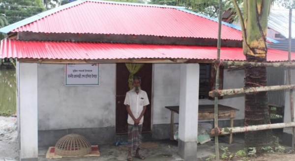 প্রধানমন্ত্রীর দেওয়া ঘর পেয়ে স্বপ্নের রাজমহলের সাথে তুলনা করেন ভূমিহীন সবুর বয়াতি