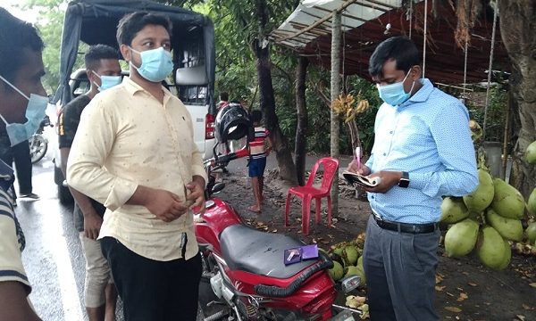 মোল্লাহাটে মোবাইল কোর্টে পুশকৃত চিংড়ি ধ্বংস ও স্বাস্থ্য বিধি না মানায় অর্থদন্ড