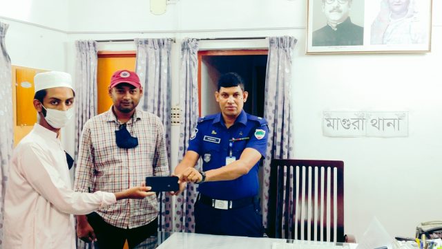 মাগুরা সদর থানা পুলিশের বিশেষ অভিযানে চুরি যাওয়া মোবাইল ফোন উদ্ধার