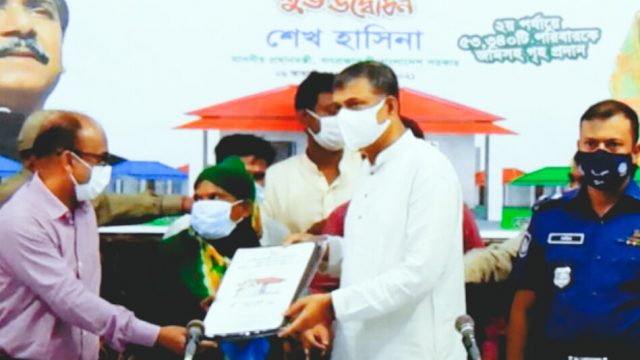 মাগুরায় দ্বিতীয় ধাপে গৃহহীনদের মাঝে ১৯৫ টি ঘর প্রদান