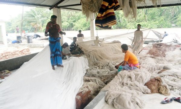 মোরেলগঞ্জে জেলেদের ভাগ্য পরিবর্তন হয়নি, চোঁখে জল, সংসার অচল