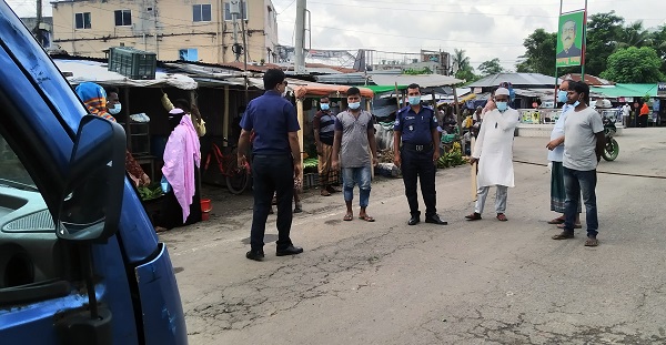উপজেলা প্রশাসনের টিম মাঠে: মোরেলগঞ্জে কঠোর লকডাউন চলছে