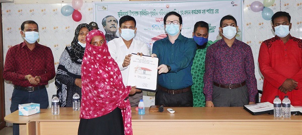 তালায় ৫০ভূমিহীন পরিবার বাড়ি পেলেন