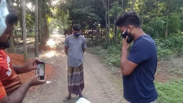 মাগুরা জেলা ছাত্রদল নেতা রাব্বী’র পক্ষ থেকে করোনা আক্রান্ত  ইয়ামিনের জন্য উপহার