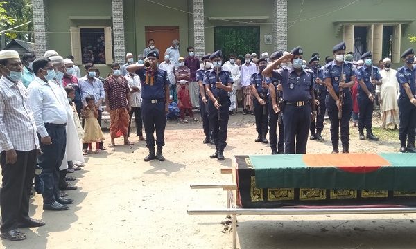 মোরেলগঞ্জে মুক্তিযোদ্ধাকে রাষ্ট্রিয় মর্যাদায় দাফন
