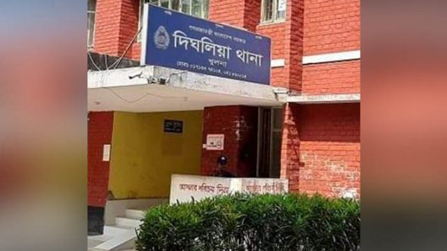 দিঘলিয়ায় পিস্তল, গুলি, ককটেল, মোটরসাইকেল ও ছোরা উদ্বার ঘটনায় মামলা