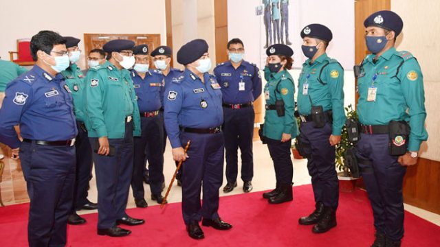 পরিবর্তন হচ্ছে পুলিশের ইউনিফর্ম