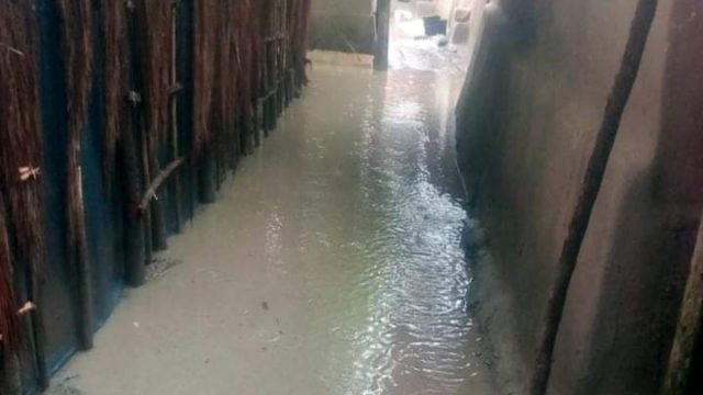 বটিয়াঘাটায় চলাচলের রাস্তায় বাঁধ দেওয়ায় জলাবদ্ধতা; ভোগান্তিতে শতাধিক মানুষ