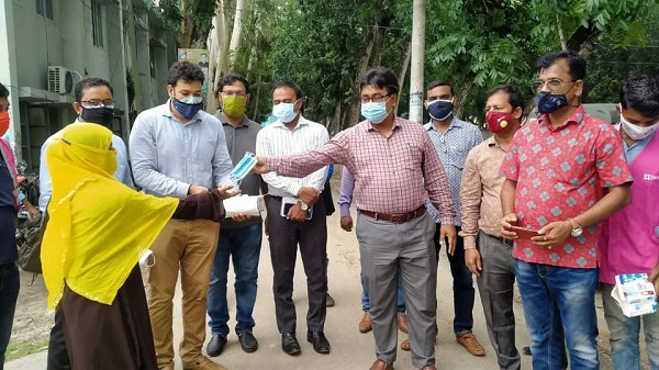 ডুমুরিয়ায় ব্র্যাক এর উদ্দ্যোগে মাস্ক বিতরণ