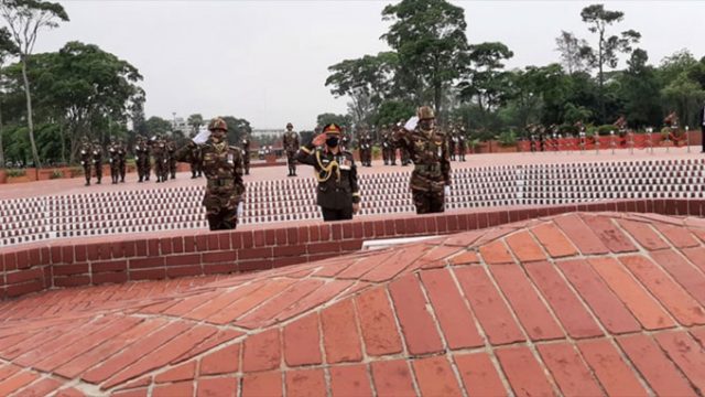 জাতীয় স্মৃতিসৌধে নতুন সেনাপ্রধানের শ্রদ্ধা নিবেদন