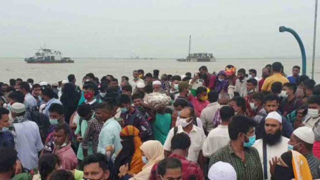 আজও শিমুলিয়া ঘাটে ঘরমুখো মানুষের ভিড়