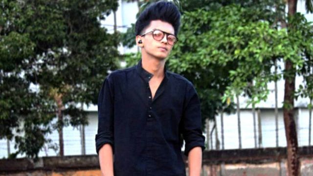 বন্ধু কে লাইভে রেখে যুবকের আত্মহত্যা