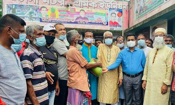 খুলনায় দুইশত মোটর শ্রমিকের মাঝে খাদ্যসাহায়তা বিতরণ