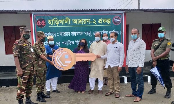 তেরখাদায় আশ্রয়ন-২ প্রকল্পের ঘরের চাবি হস্তান্তর উদ্বোধন করলেন সালাম মূর্শেদী এমপি