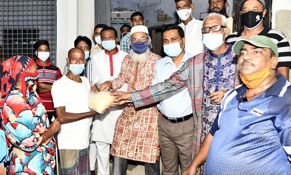 খুলনায় প্রায় ১৮শ শ্রমিক প্রধানমন্ত্রীর মানবিক সহায়তা পেলেন