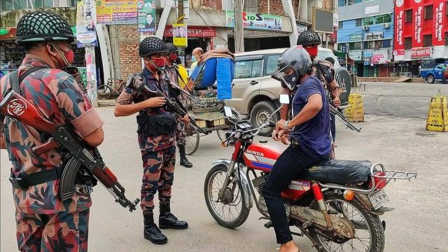 লকডাউ‌নে খুলনায় ক‌ঠোর অবস্থা‌নে প্রশাসন