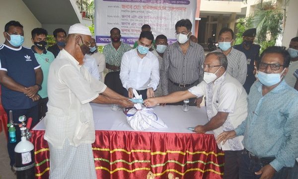 অসহায়দের সাহায্যে বিত্তবানদের এগিয়ে আসার আহবান জানালেন খুলনার জেলা প্রশাসক