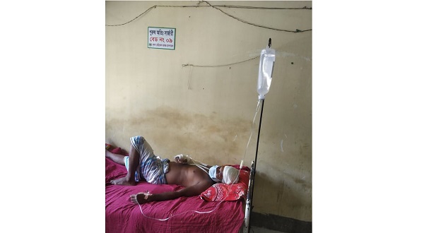 মোল্লাহাটে দোকানে প্রতিপক্ষের হামলা, লুট