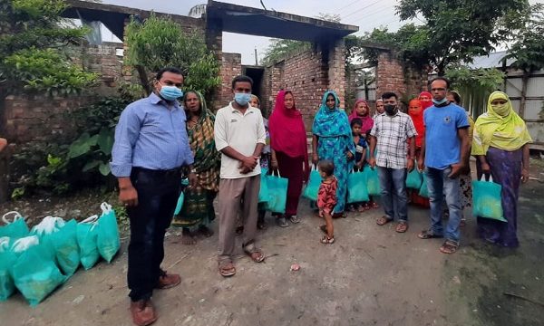 কনফিডেন্স দারিদ্র্য বিমোচন কল্যাণ সংস্থার ঈদ খাদ্যসামগ্রী বিতরণ