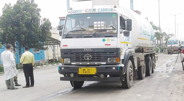 ঈদের বন্ধেও বেনাপোল বন্দর দিয়ে অক্সিজেন আমদানি