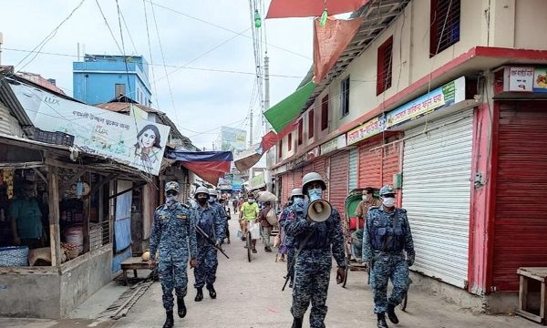 সমুদ্র ও উপকূলীয় এলাকায় লকডাউন নিশ্চিত করতে নৌবাহিনীর টহল অব্যাহত