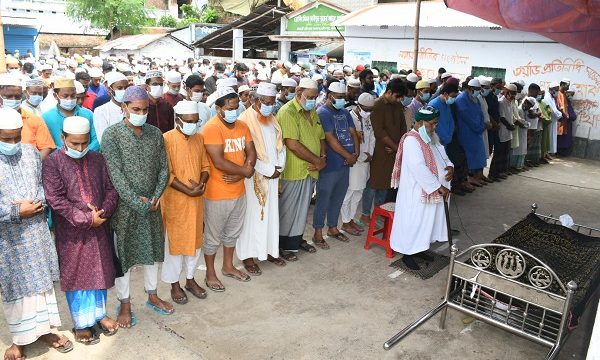 সাংবাদিক মোস্তফা কামাল আহমেদ’র দাফন সম্পন্ন