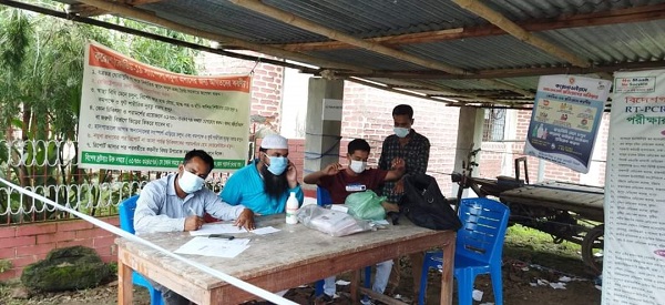 মোংলায় করোনায় আক্রান্ত ও মৃতদের সেবায় কাজ চলেছেন শেখ কামরুজ্জামান জসিম