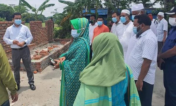 কাউখালীতে আশ্রয়ণ প্রকল্প পরিদর্শন করেন ডিসি