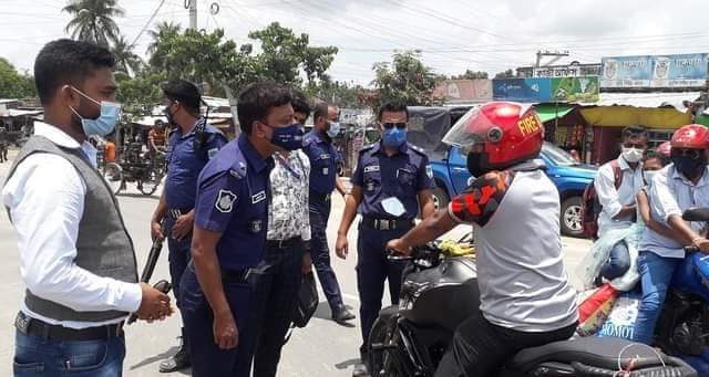 ডুমুরিয়ায় লকডাউন বাস্তবায়নের থানা পুলিশের নিরলস প্রচেষ্টা