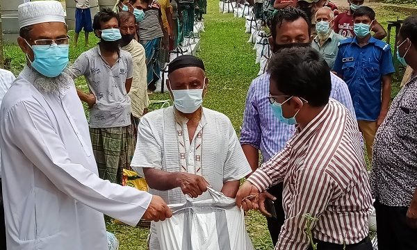মোল্লাহাটে করোনায় কর্মহীনদের খাদ্য সহায়তা প্রদান