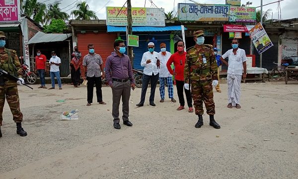 মোল্লাহাটে লকডাউন বাস্তবায়নে প্রশাসন ও সেনাবাহিনীর অভিযান