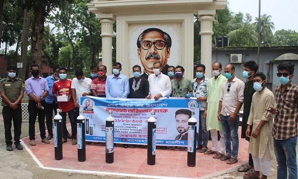 মোল্লাহাটে করোনা রোগীদের জন্য অক্সিজেন ব্যাংক উদ্বোধন