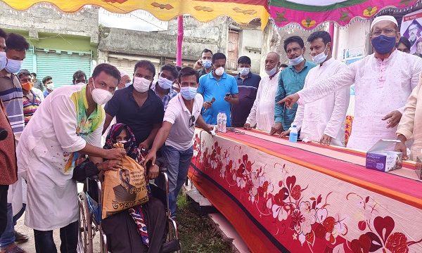 রামপালে ৪ শতাধিক হতদরিদ্র পরিবার পেল শেখ তন্ময়ের ত্রাণ সামগ্রী