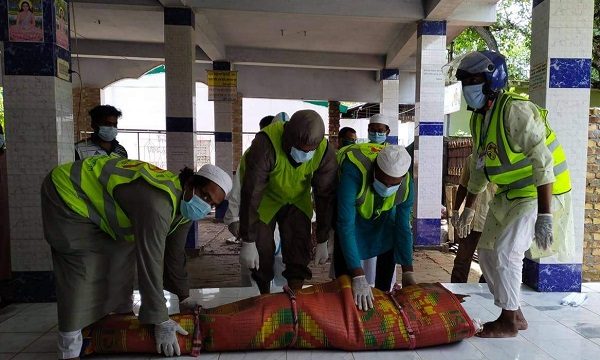 মৃত হিন্দু ব্যাক্তির লাশ শ্মশানে পৌঁছে দিলো আল-কারীম অক্সিজেন সেবার সদস্যরা