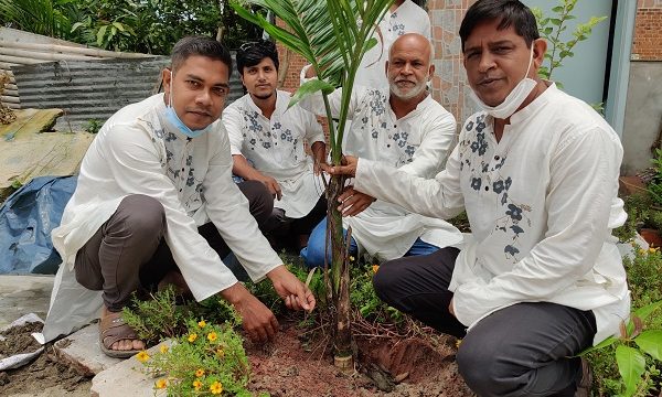 ঈদ উপলক্ষে মাল্টিমিডিয়া নিউজ পোর্টাল চ্যানেল খুলনার বৃক্ষরোপণ