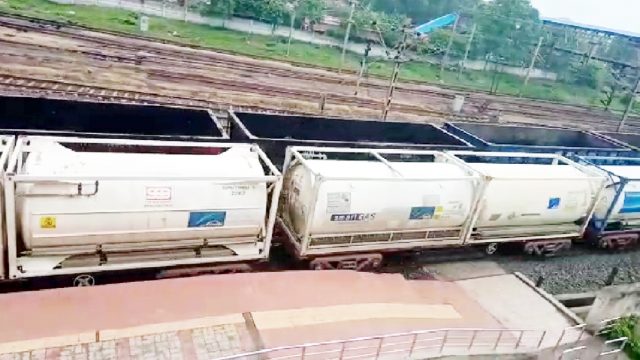 ভারত থেকে আসছে আরও একটি অক্সিজেন এক্সপ্রেস